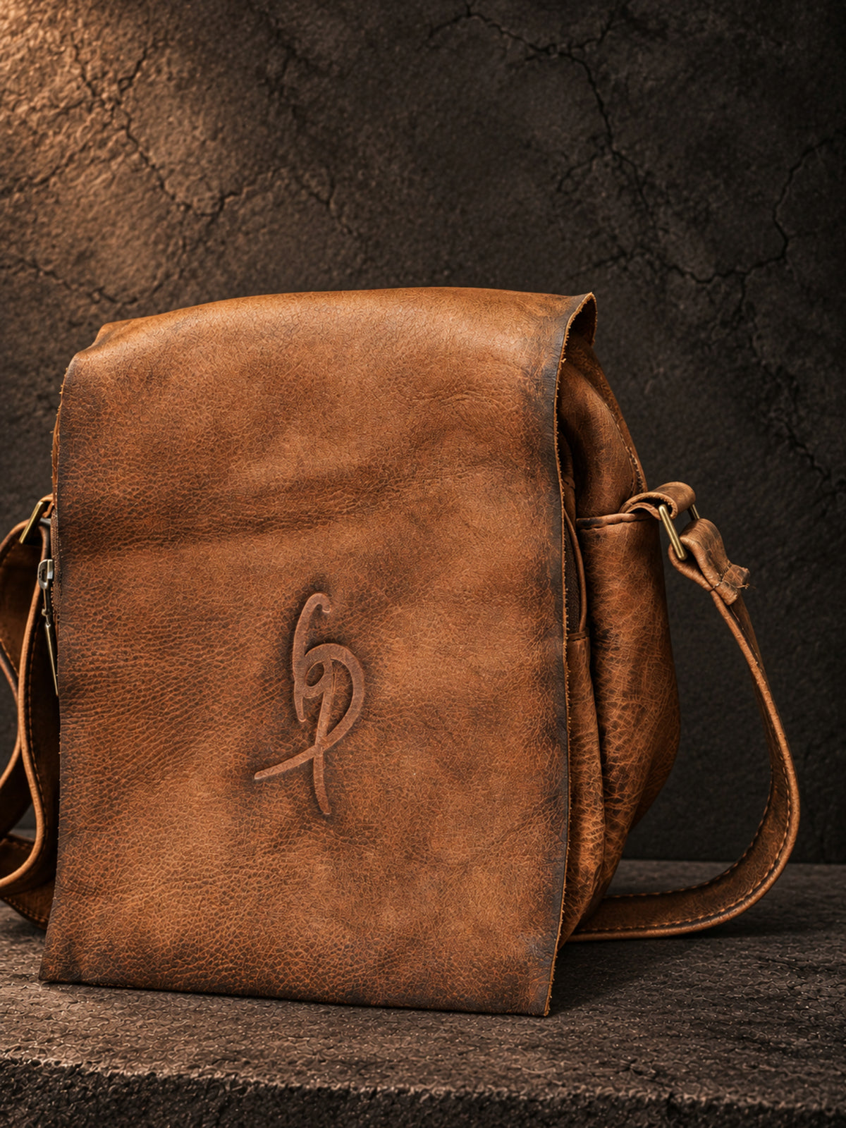 The Distressed Walnut Heritage Leather Bag – Compact Crossbody