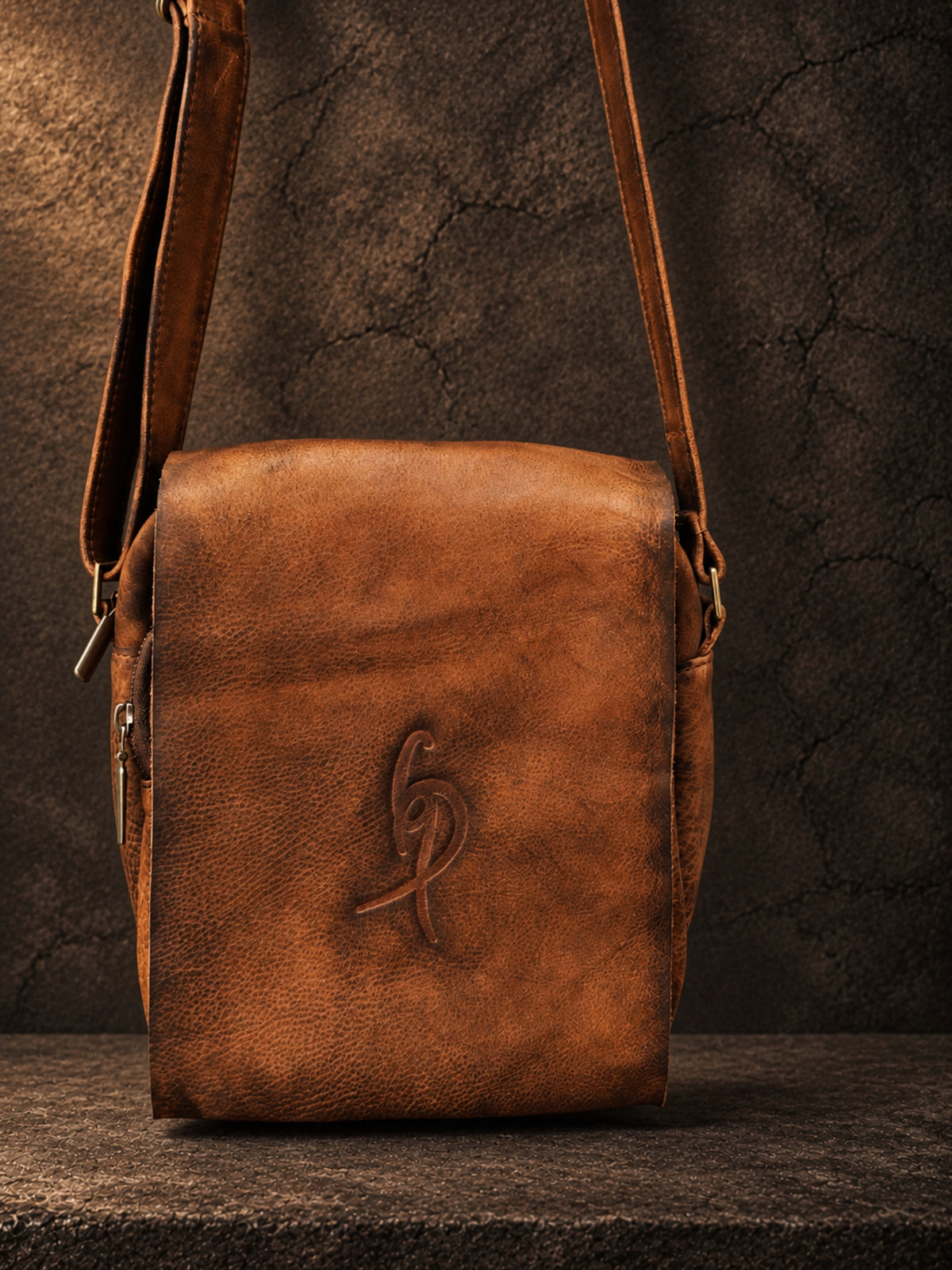 The Distressed Walnut Heritage Leather Bag – Compact Crossbody