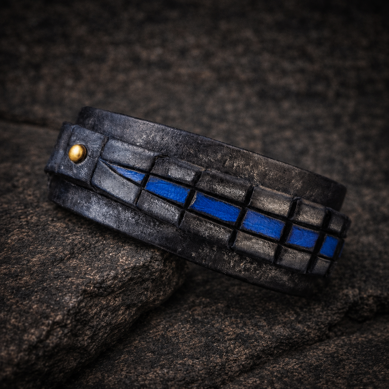 Handcrafted Crocodile-Style Leather Bracelet - Black Gray Wash Blue Accent - 45cm Wide - Ishaor
