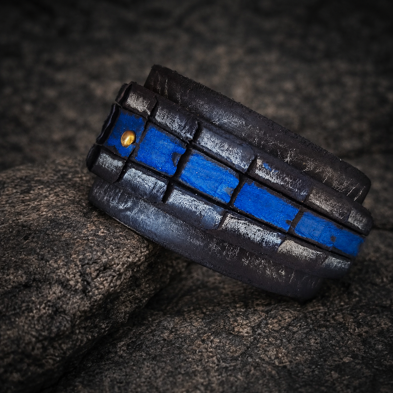 Handcrafted Crocodile-Style Leather Bracelet - Black Gray Wash Blue Accent - 45cm Wide - Ishaor