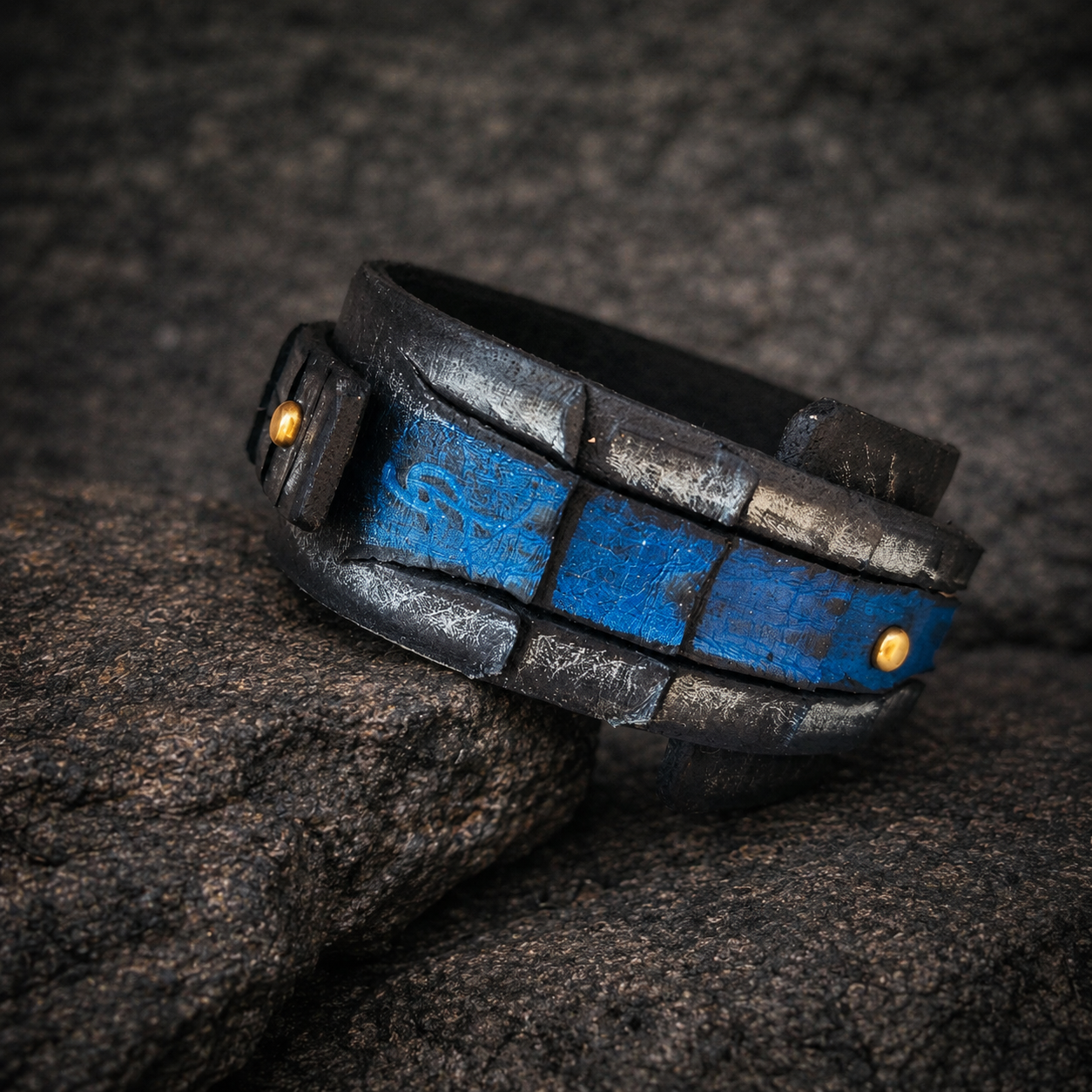 Handcrafted Crocodile-Style Leather Bracelet - Black Gray Wash Blue Accent - 45cm Wide - Ishaor