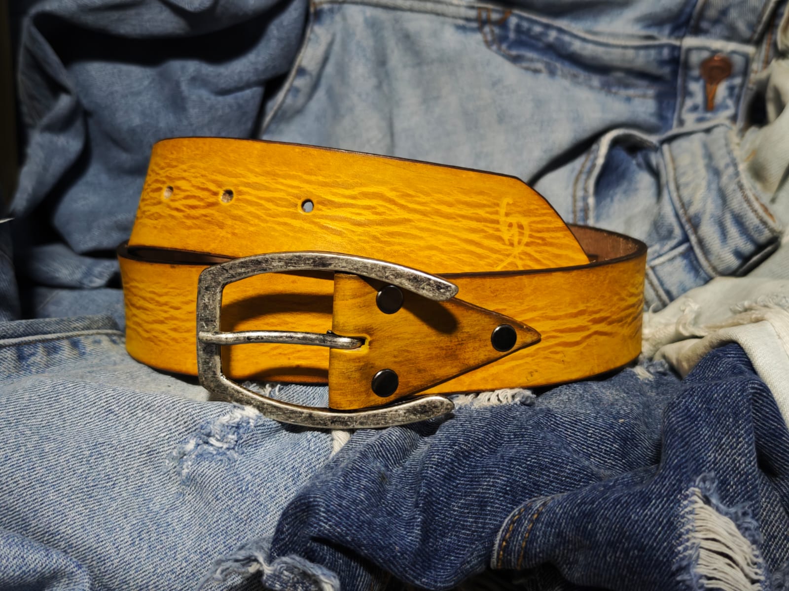 Handmade Yellow Leather Belt with Horseshoe silver Buckle Design - Personalize Gift for Your Loved One