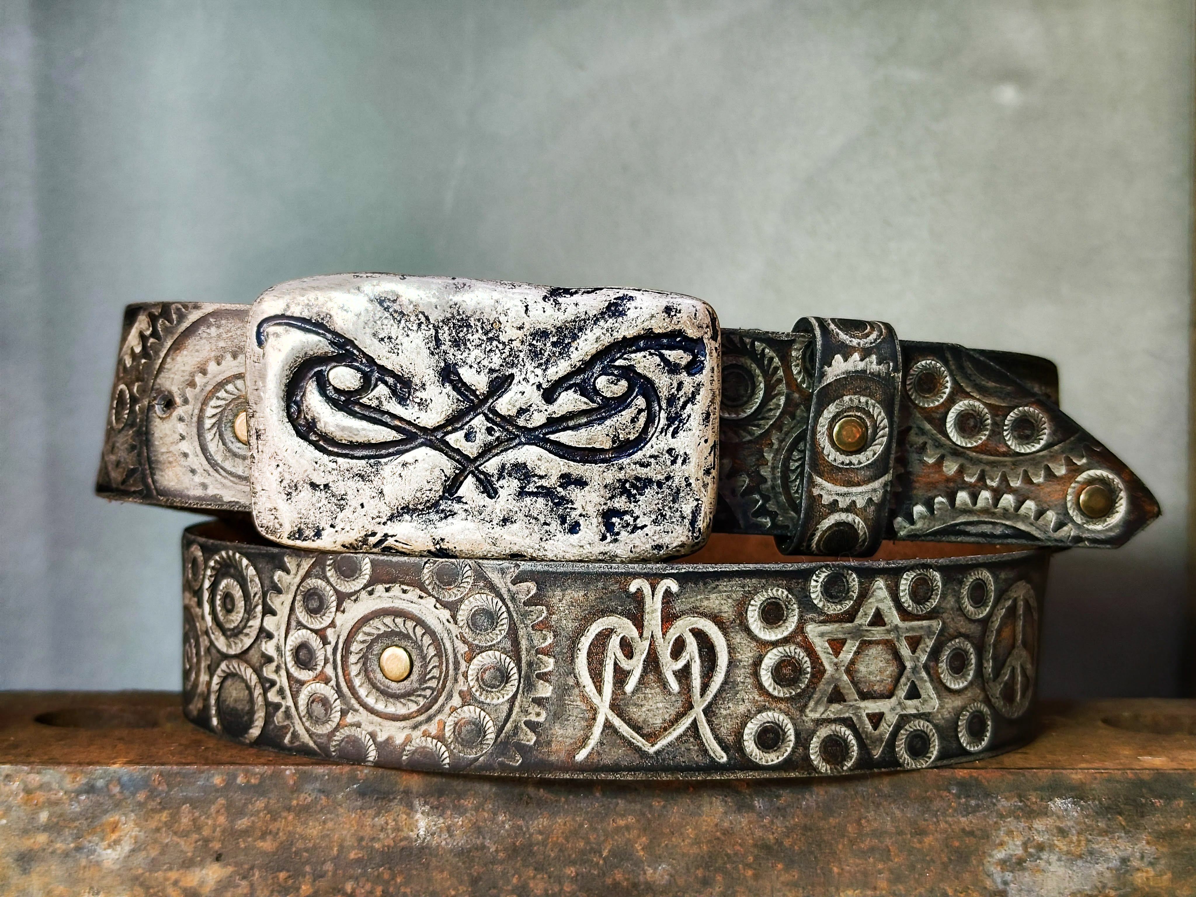 Unique Motorcycle Gear Buckle Leather Belt in Vintage Style