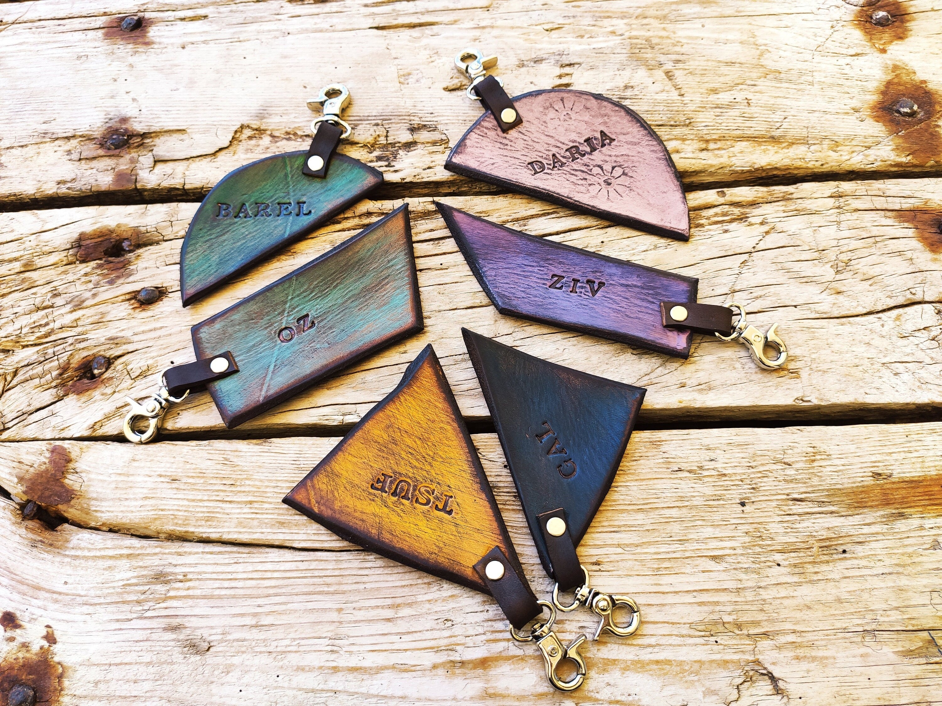 Personalized Leather Family Keychain - Customized Engraved Gift for Loved Ones
