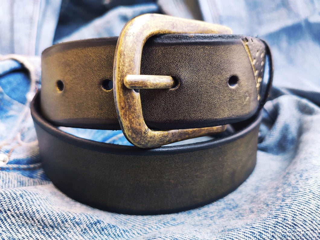 Elegant Black and Gold Hammered Leather Belt with Gold Computer Card Design by Ishaor - the Perfect Gift for Her