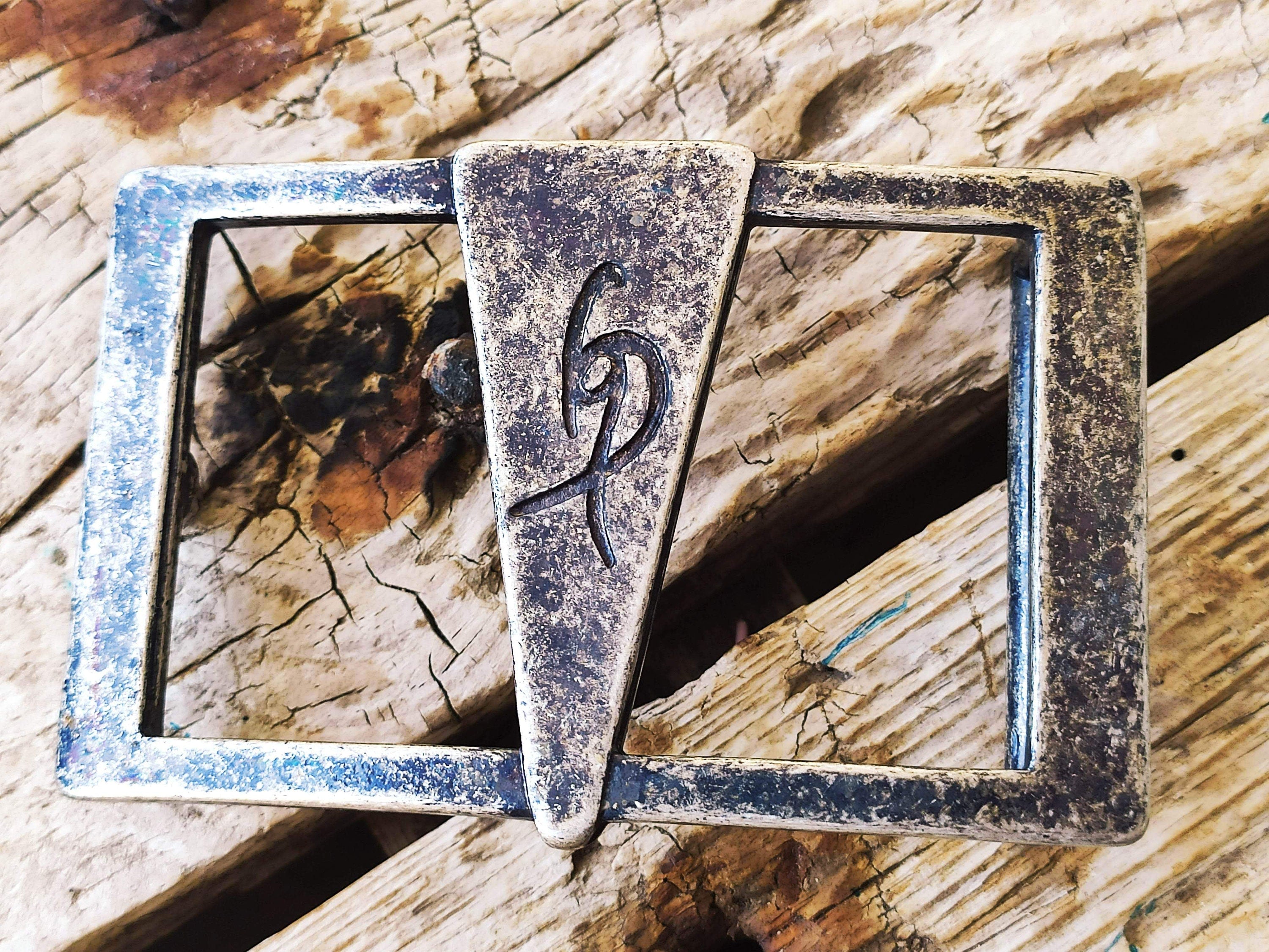 Luxe Ishaor Triangle Logo Belt Buckle - Elevate Your Style with this Unique Statement Piece