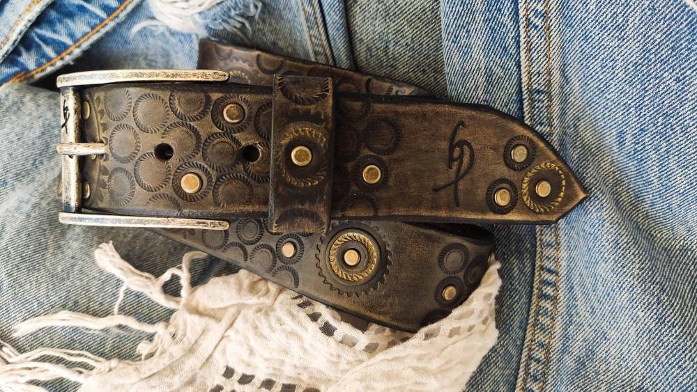 Ishaor Dark brown men's belt embossed with motorcycle gears, vintage finish and rivets, Unique design steampunk belt with silver Concho's for biker