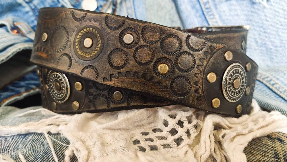 Ishaor Dark brown men's belt embossed with motorcycle gears, vintage finish and rivets, Unique design steampunk belt with silver Concho's for biker
