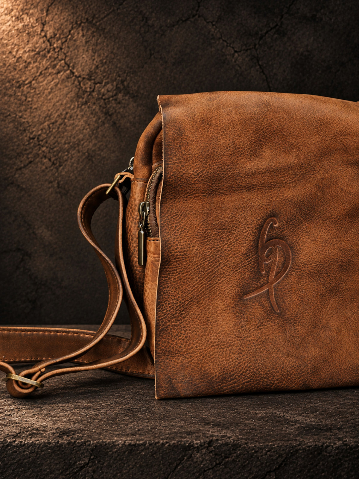 The Distressed Walnut Heritage Leather Bag – Compact Crossbody