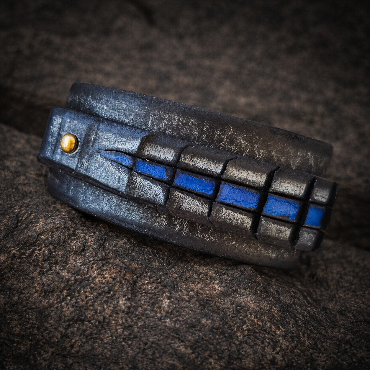 Handcrafted Crocodile-Style Leather Bracelet - Black Gray Wash Blue Accent - 45cm Wide - Ishaor