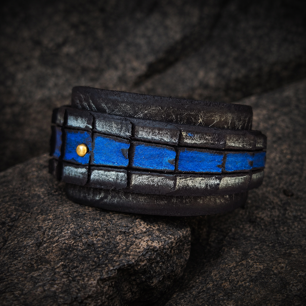 Handcrafted Crocodile-Style Leather Bracelet - Black Gray Wash Blue Accent - 45cm Wide - Ishaor