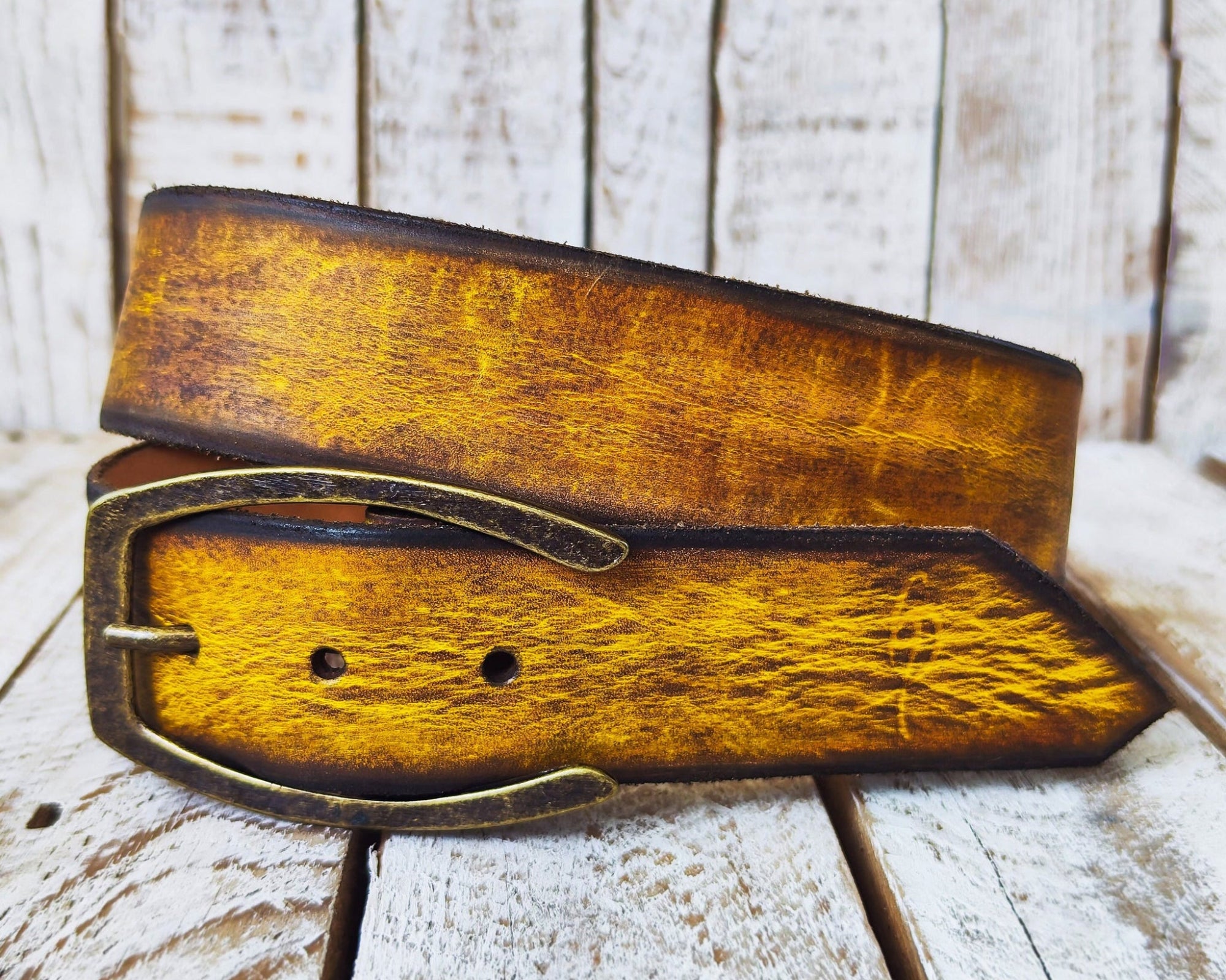 Handmade Yellow Leather Belt with Brown Wash, Distressed Look – 4.2 cm Wide, Bronze Horseshoe Buckle – Perfect for Jeans