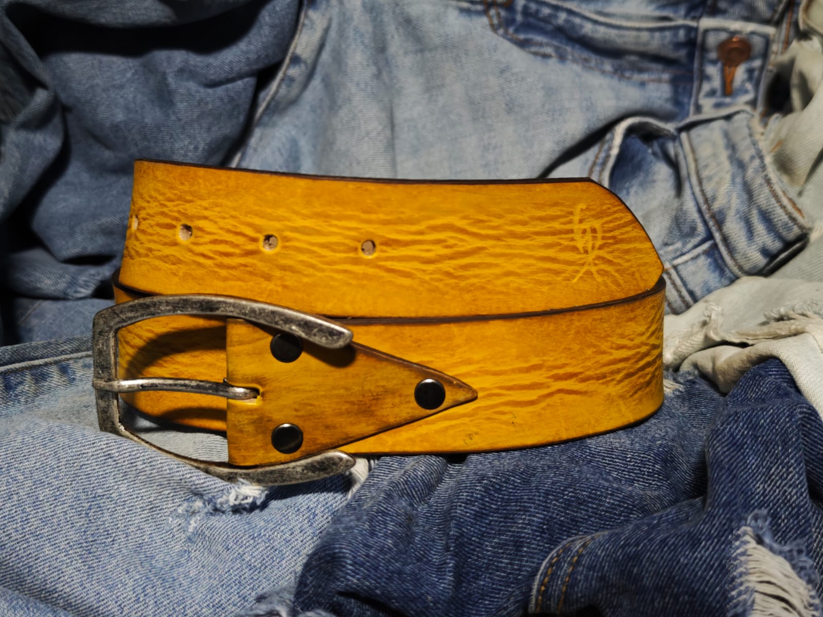 Handmade Yellow Leather Belt with Horseshoe silver Buckle Design - Personalize Gift for Your Loved One