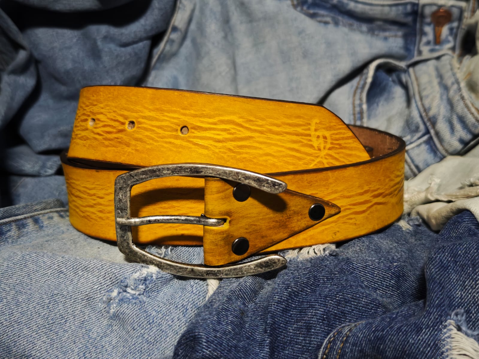 Handmade Yellow Leather Belt with Horseshoe silver Buckle Design - Personalize Gift for Your Loved One
