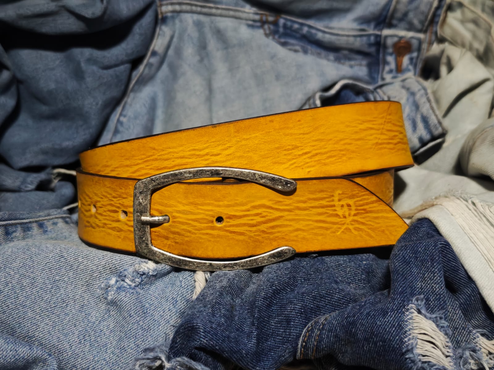 Handmade Yellow Leather Belt with Horseshoe silver Buckle Design - Personalize Gift for Your Loved One