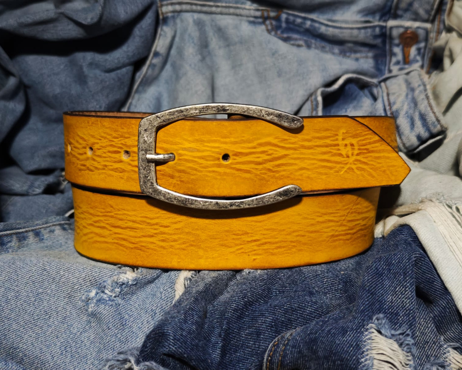 Handmade Yellow Leather Belt with Horseshoe silver Buckle Design - Personalize Gift for Your Loved One