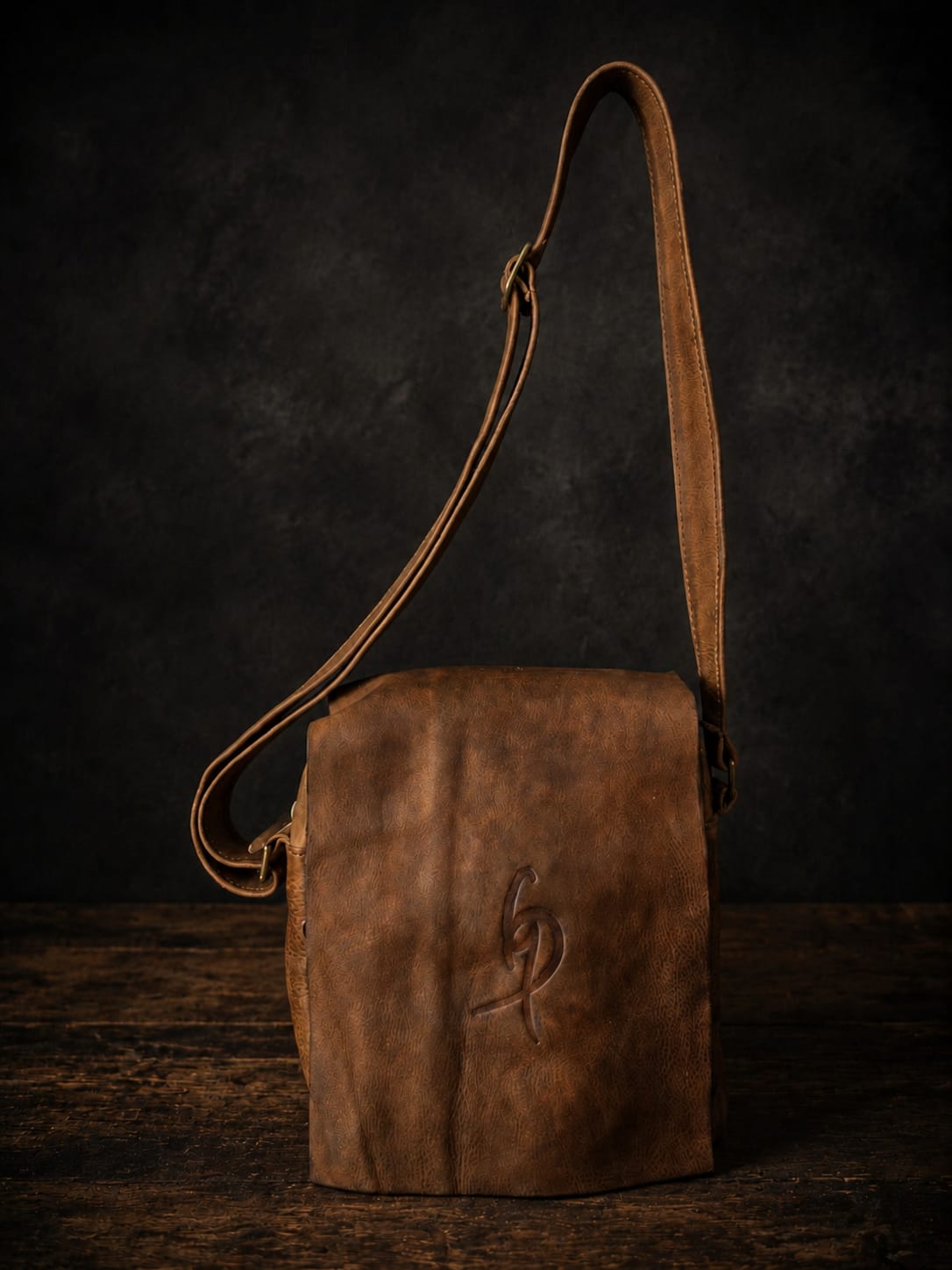 THE DISTRESSED WALNUT HERITAGE LEATHER BAG