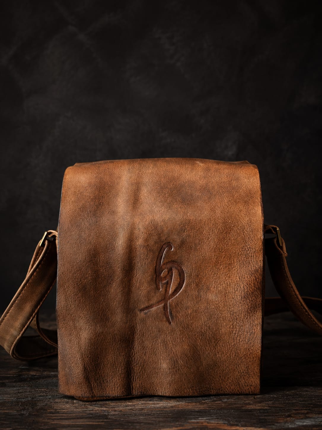 THE DISTRESSED WALNUT HERITAGE LEATHER BAG