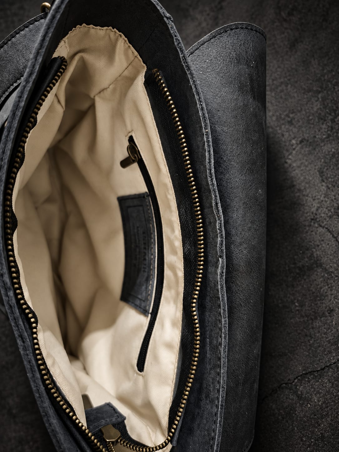 THE CHARCOAL HERITAGE LEATHER BAG
