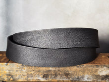 Steel Grey Textured Leather Belt – Wide 4.2 cm Full-Grain Leather Jeans Belt with Solid Silver Buckle