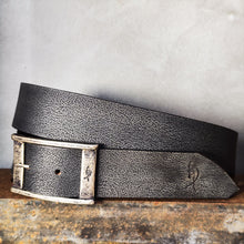 Steel Grey Textured Leather Belt – Wide 4.2 cm Full-Grain Leather Jeans Belt with Solid Silver Buckle