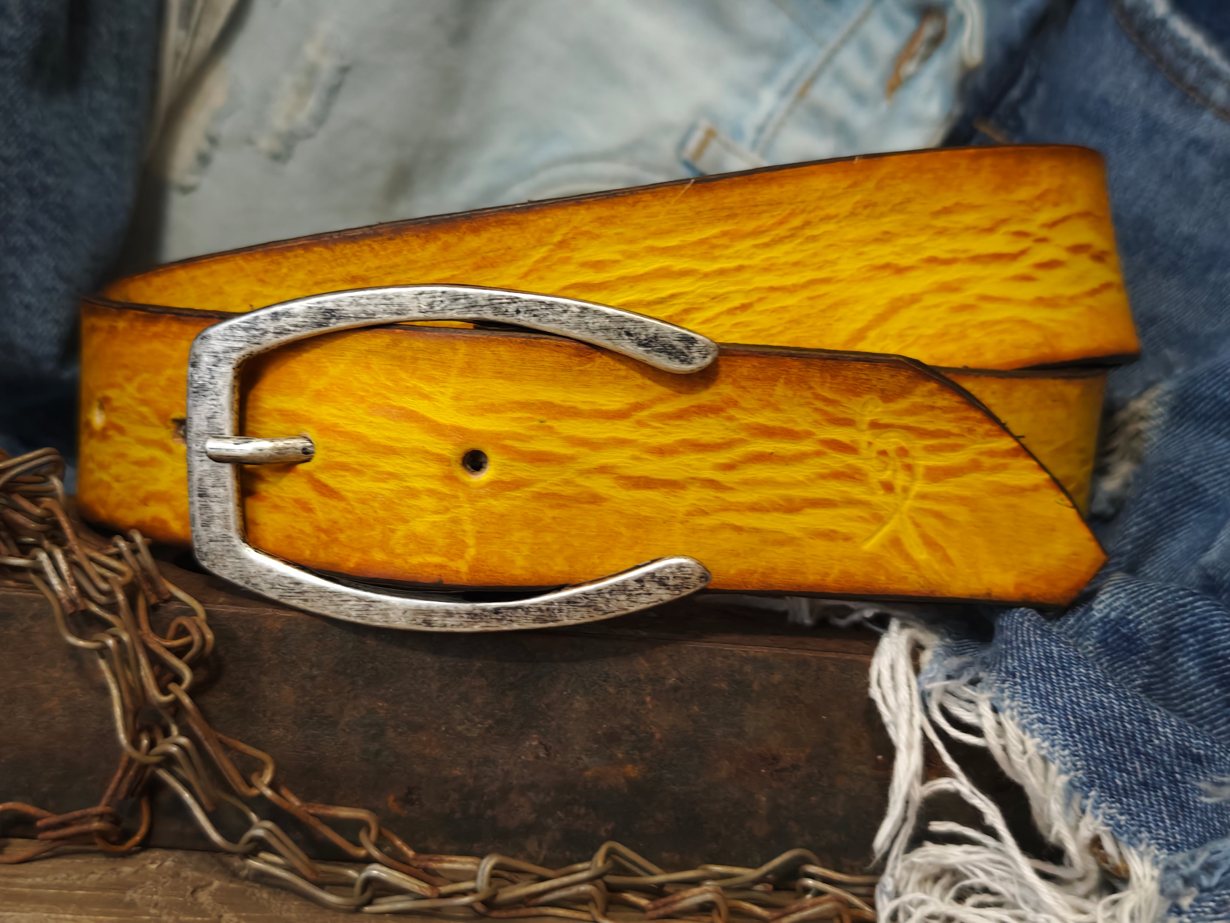 Handmade Yellow Leather Belt with Horseshoe silver Buckle Design - Personalizable Gift for Your Loved One
