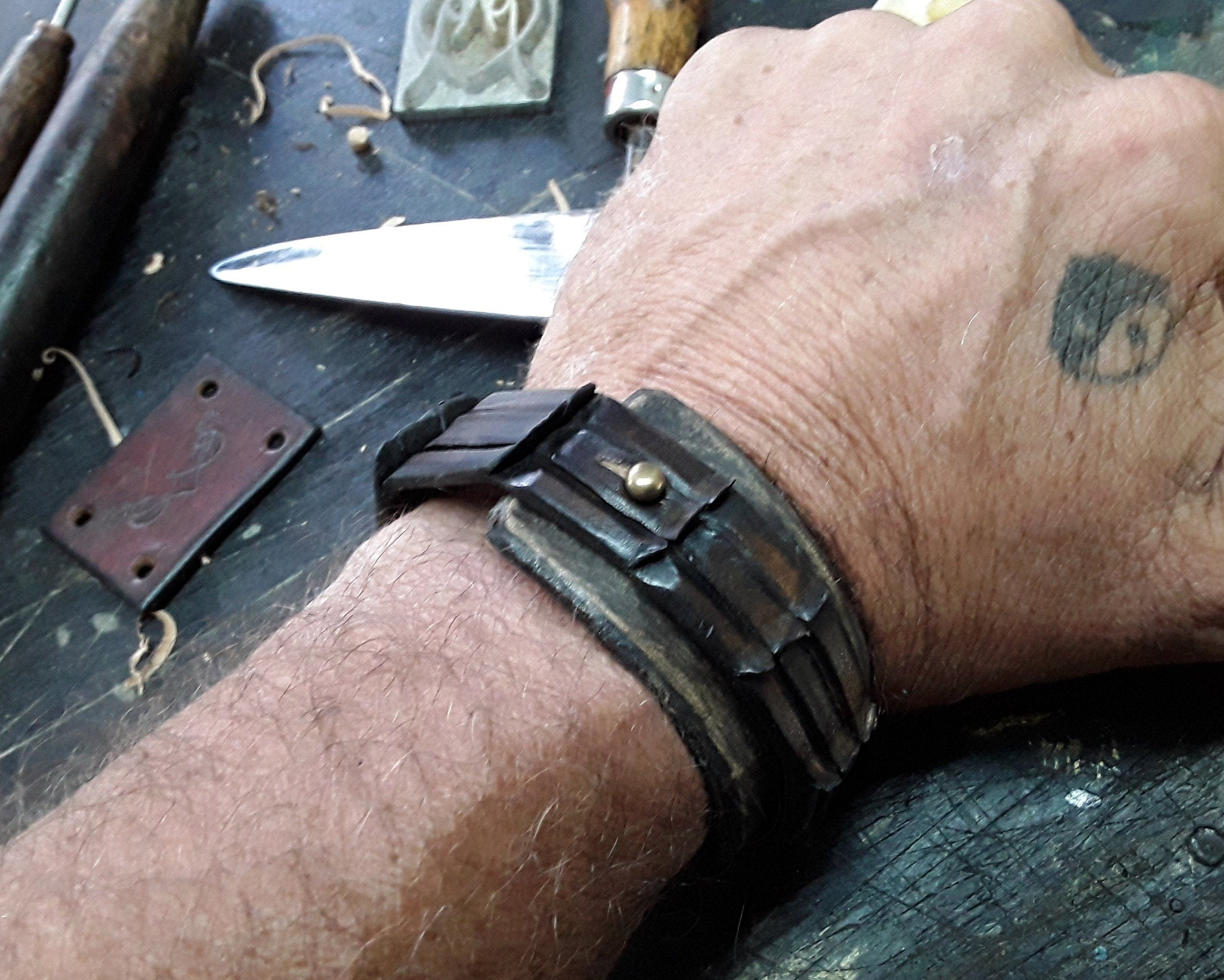 Ishaor Brown Croc Leather Cuff for Men - Stylish Boyfriend Gift