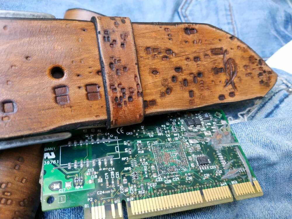 Mens Brown Leather Belt with Western Buckle - Fashionable Mens Leather Accessory in Classic Design