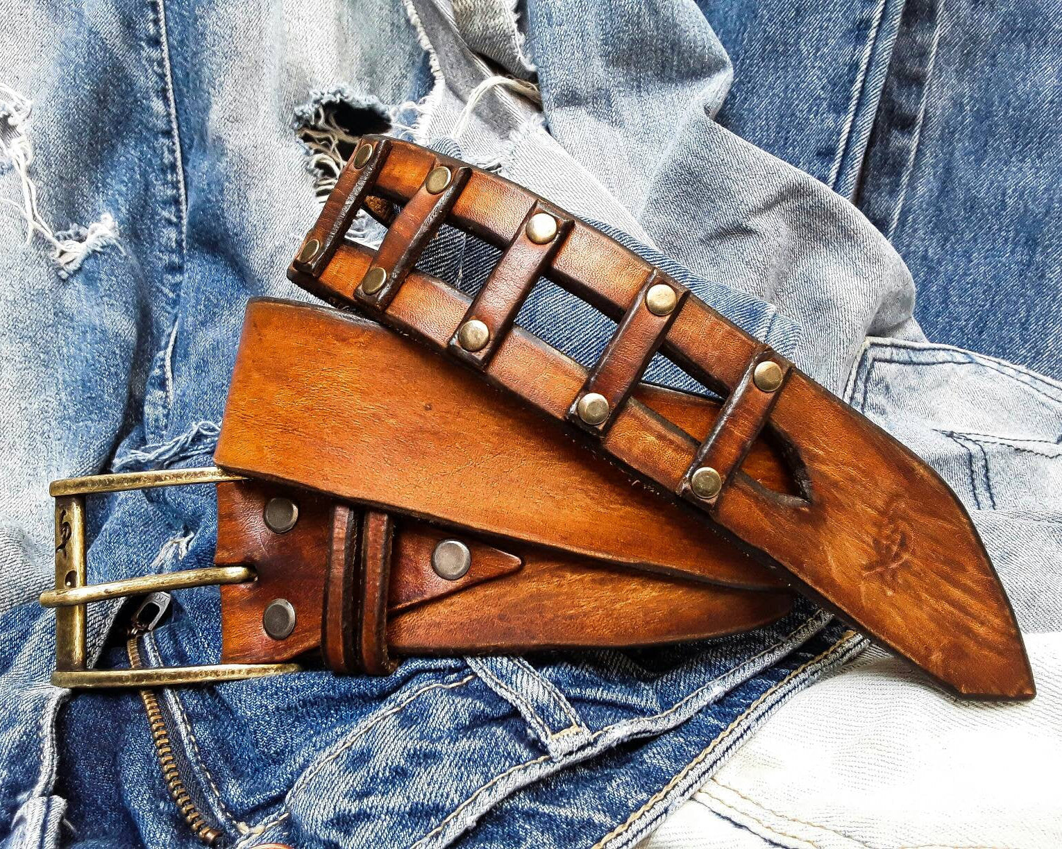 Stylish Brown Leather Buckle Belt - Unisex Design for Men and Women - Ornate Artistic Details