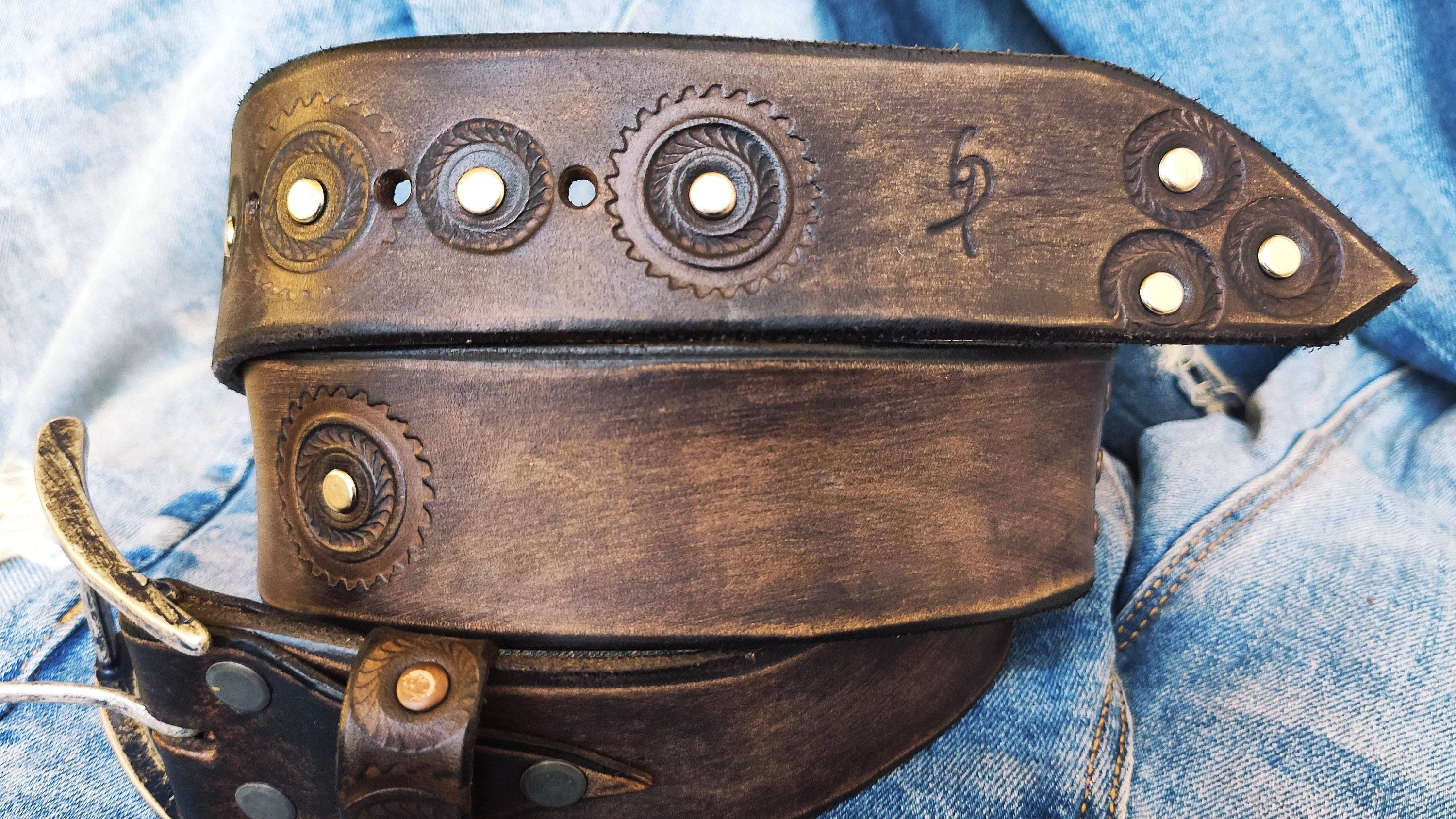 Ishaor Biker Style Brown Leather Belt - Unique Custom Motorcycle Buckle - Mens Fashion Accessory