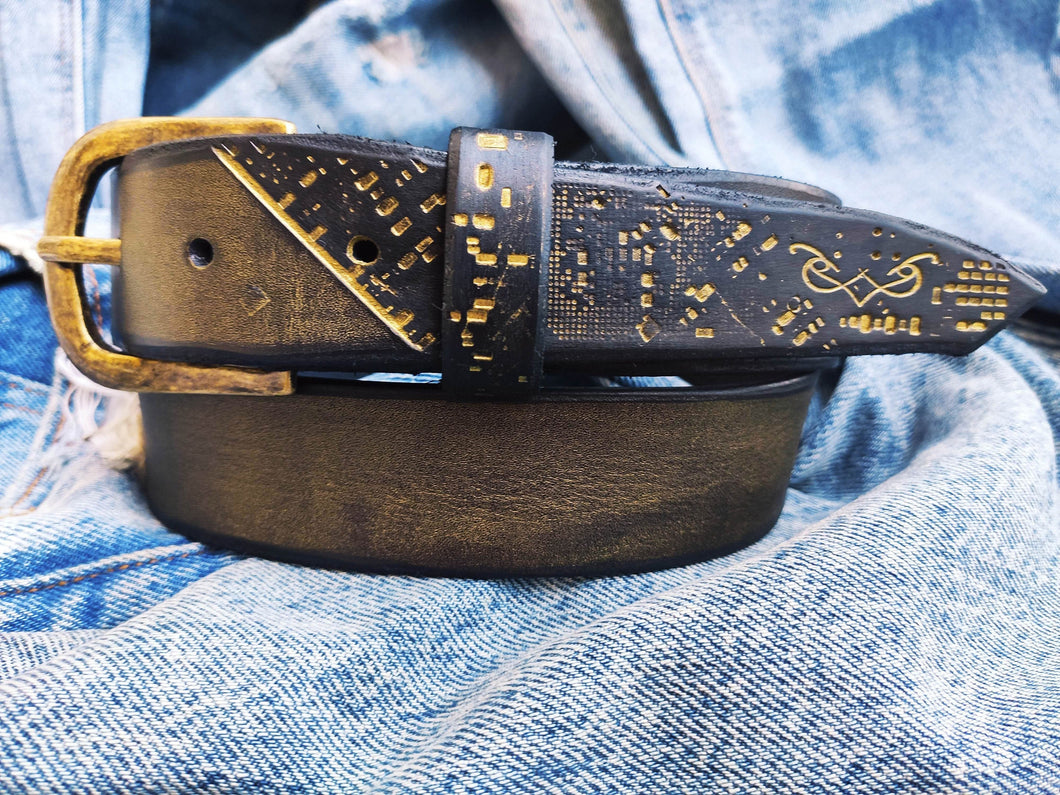 Elegant Black and Gold Hammered Leather Belt with Gold Computer Card Design by Ishaor - the Perfect Gift for Her