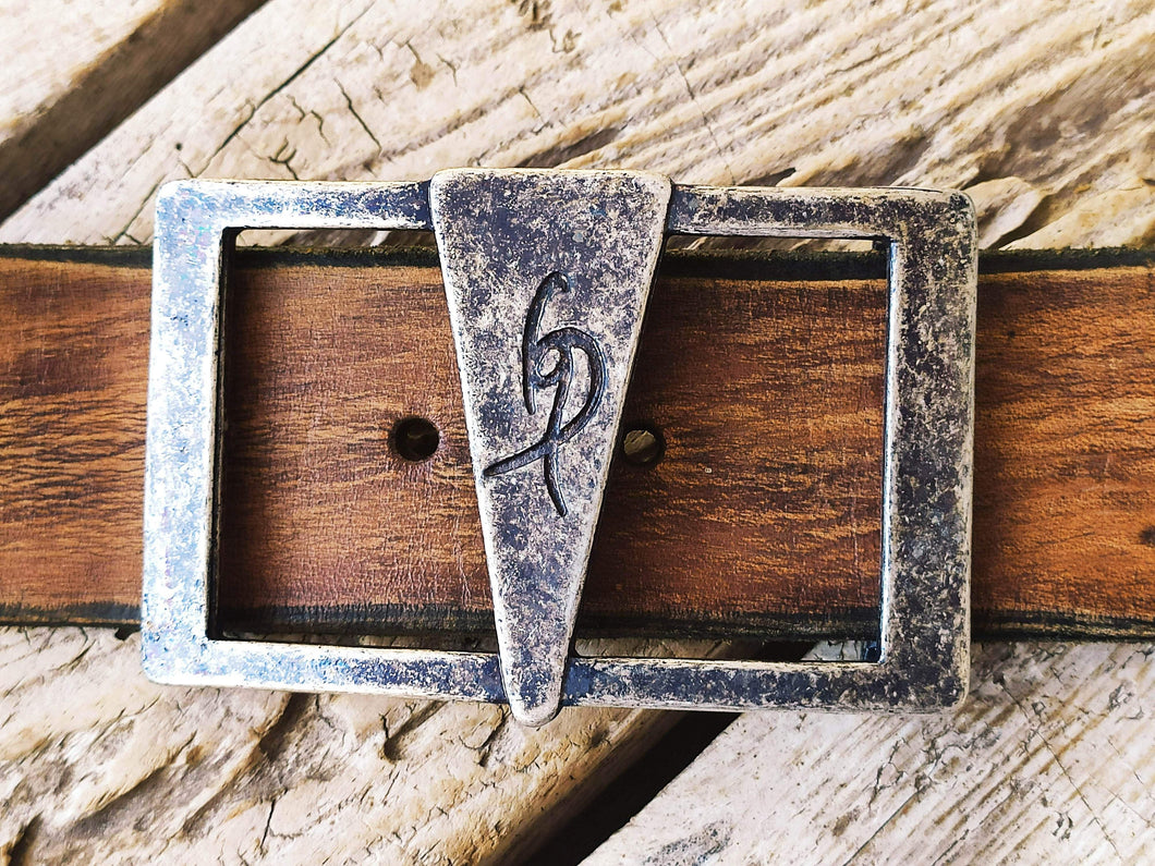 Luxe Ishaor Triangle Logo Belt Buckle - Elevate Your Style with this Unique Statement Piece