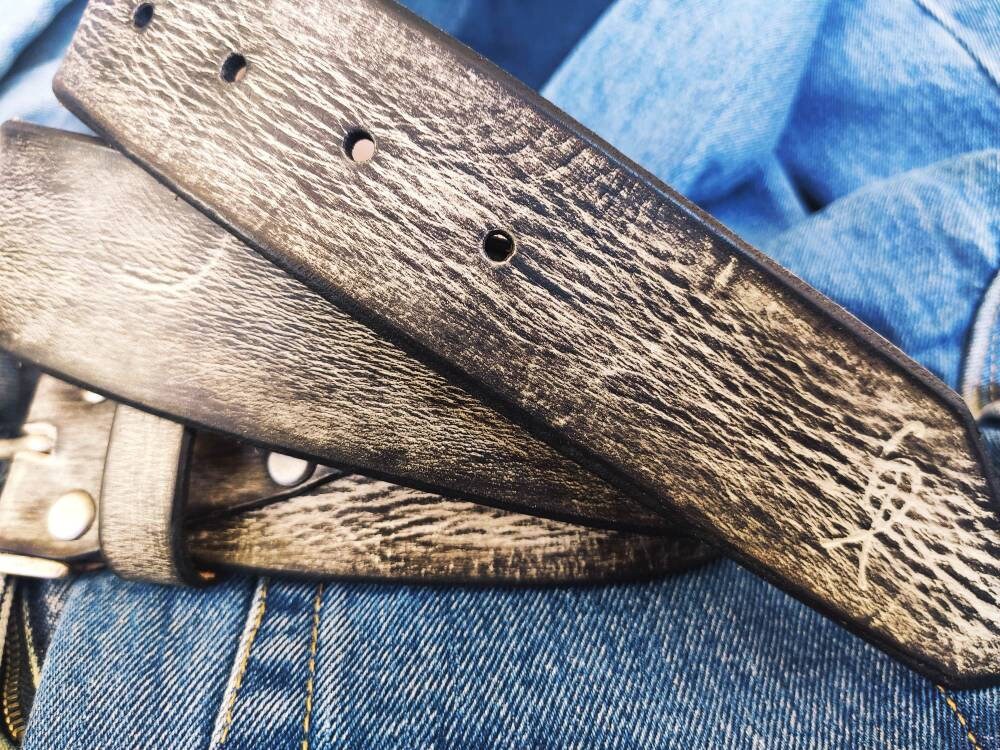Vintage Mens Leather Belt - Customizable Christmas Gift for Him in Light Grey with Black Wash - Ideal for Jeans