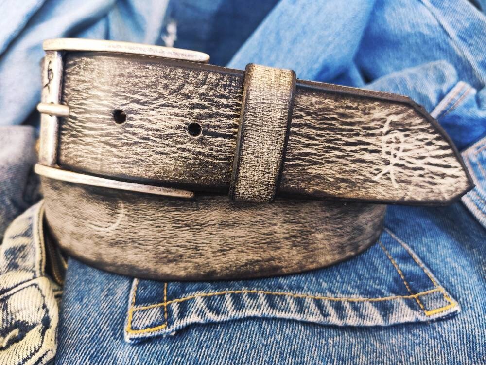 Vintage Mens Leather Belt - Customizable Christmas Gift for Him in Light Grey with Black Wash - Ideal for Jeans