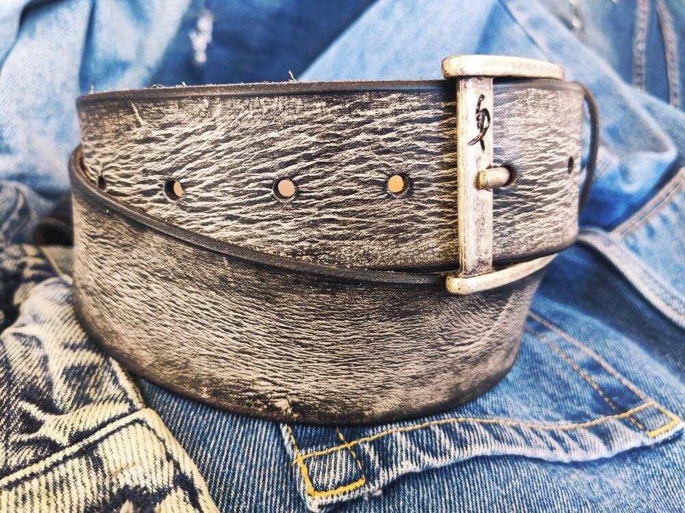 Vintage Mens Leather Belt - Customizable Christmas Gift for Him in Light Grey with Black Wash - Ideal for Jeans