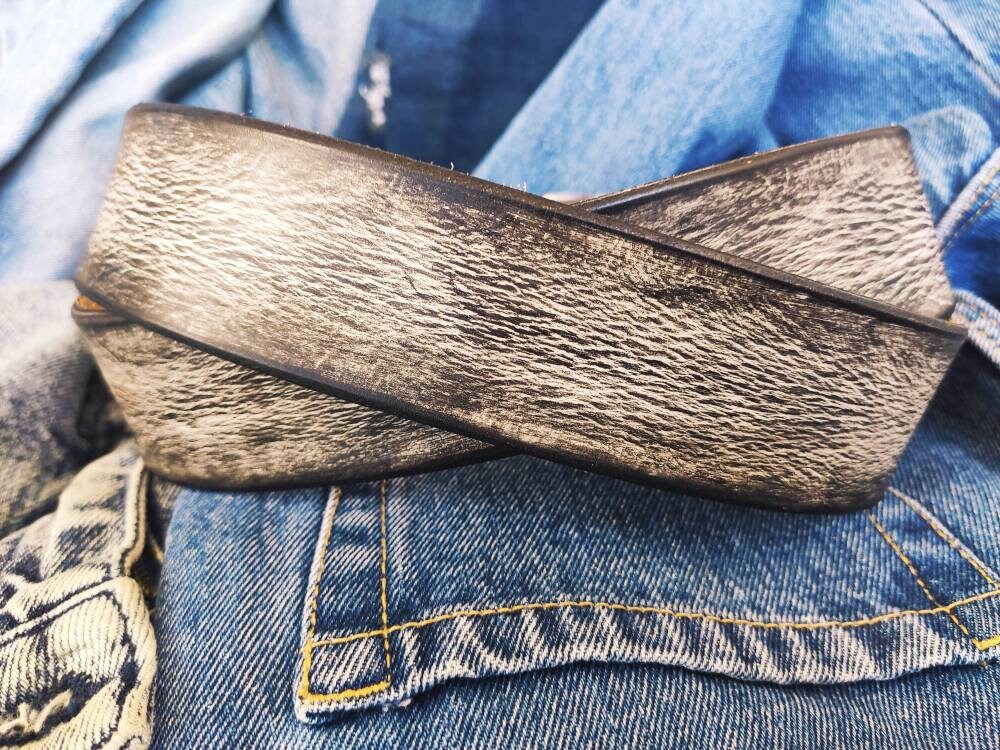 Vintage Mens Leather Belt - Customizable Christmas Gift for Him in Light Grey with Black Wash - Ideal for Jeans