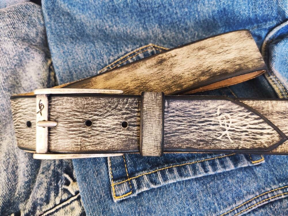 Vintage Mens Leather Belt - Customizable Christmas Gift for Him in Light Grey with Black Wash - Ideal for Jeans