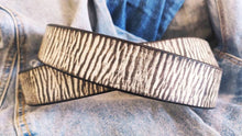 Vintage Leather Mens Belt - Unique Texture Customizable for Christmas Gift - White with Black Wash - 36cm Bronze Buckle