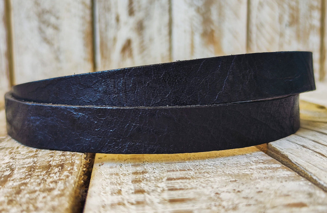 Sleek Black Leather Belt with Elegant Gold Buckle - Stylish Versatile Accessory