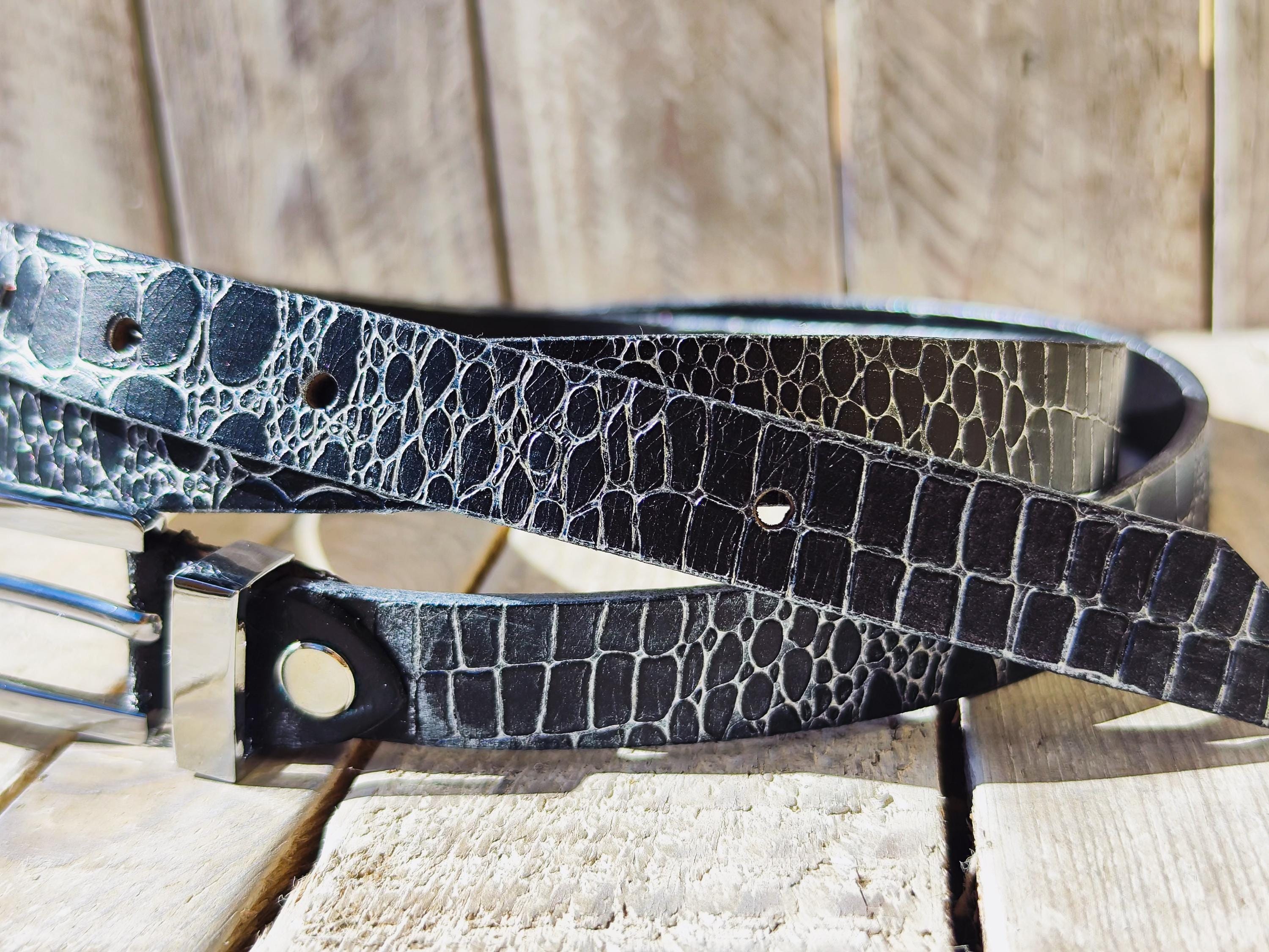 Elegant Black Leather Belt with Gold Buckle - Adjustable Statement Accessory
