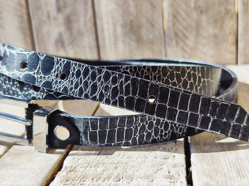 Elegant Black Leather Belt with Gold Buckle - Adjustable Statement Accessory