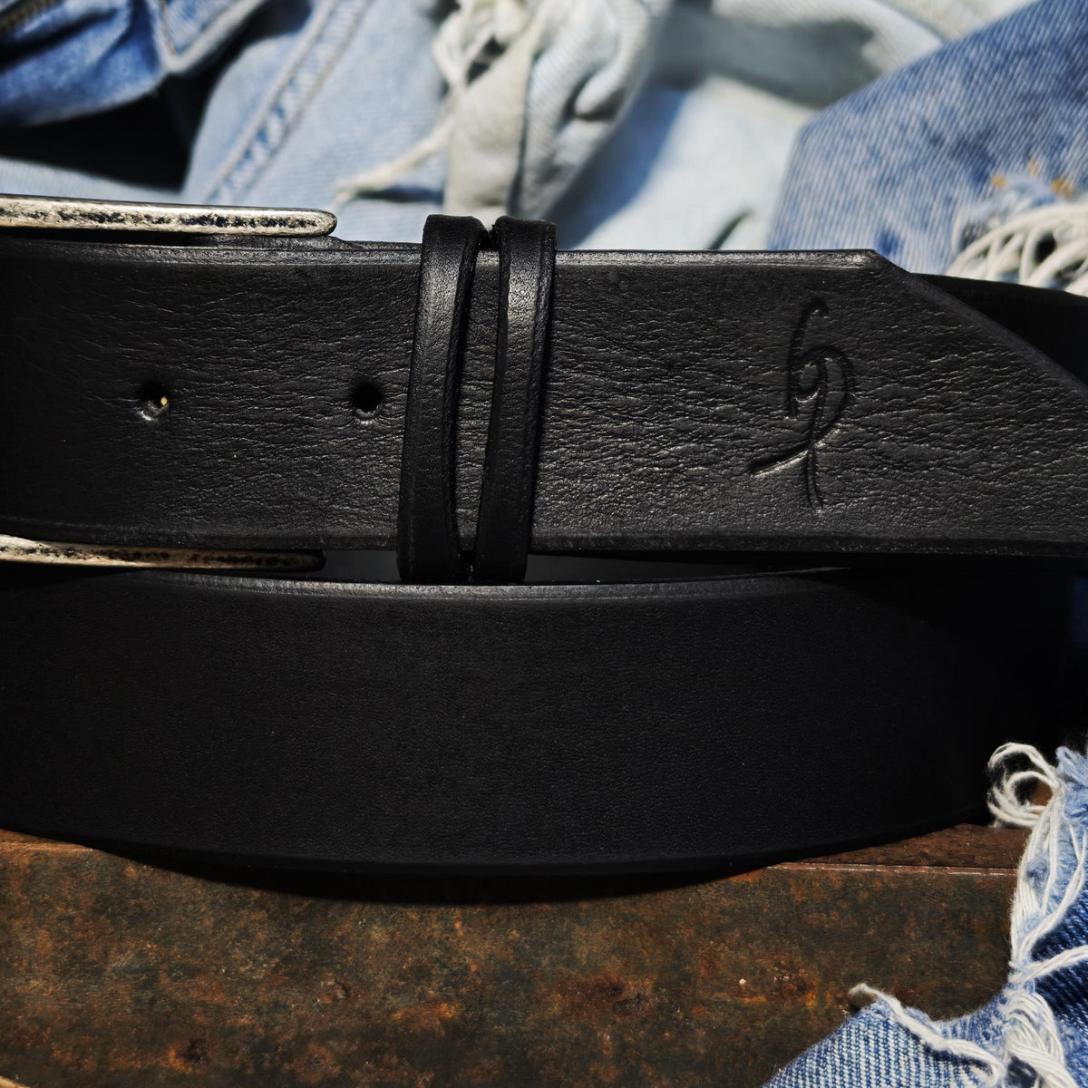 AYR The Kiss Belt - Black Leather with Silver Buckle Size 1 Noir - Classic Black Italian Leather Belt With Silver Buckle  main image 3