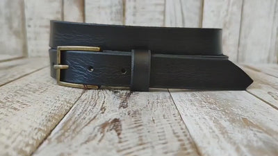 Classic Casual Narrow Black Leather Belt with Bronze Buckle for Everyday Wear - Perfect with Jeans