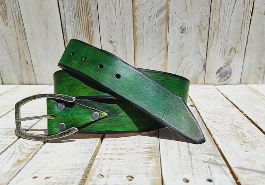 Artisanal Green Leather Belt: Handcrafted with Layers of Enchanting Green Shades and Horseshoe Buckle