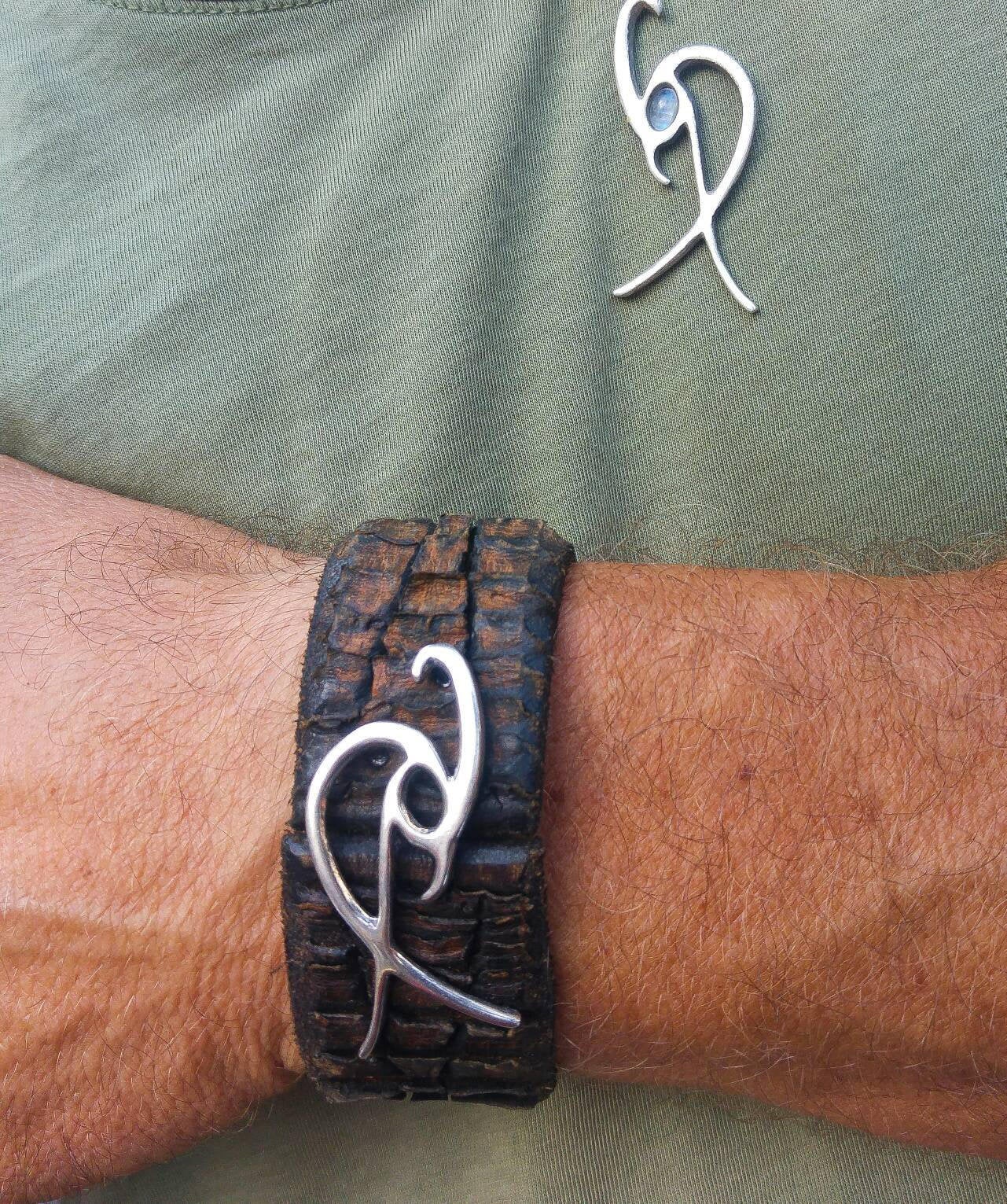Alligator bracelet with original silver ishaor clasp logo