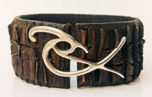 Alligator bracelet with original silver ishaor clasp logo