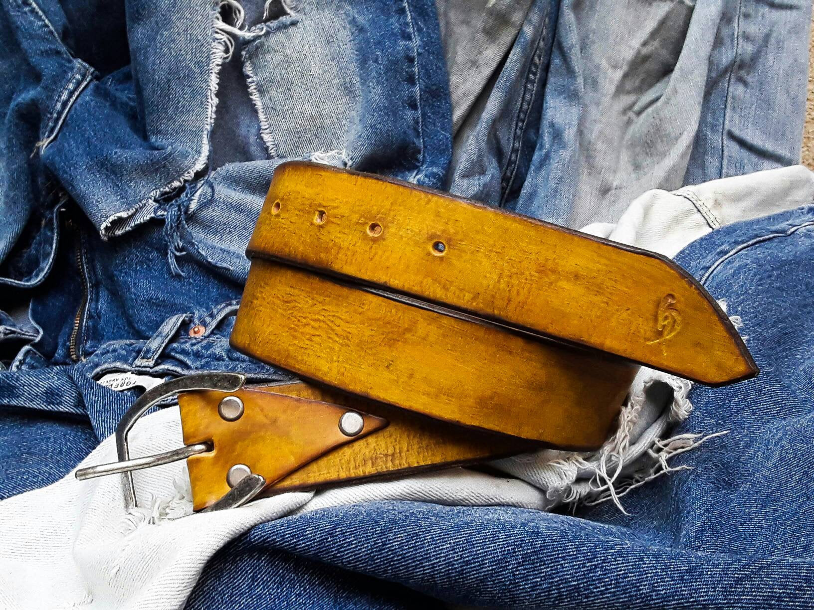 Rustic Patina: Plain Dirty Yellow Leather Belt, Offering A Distinctive Vintage-Inspired Charm to Your Attire. Mens Stretch Belts, Brown Waist Belt
